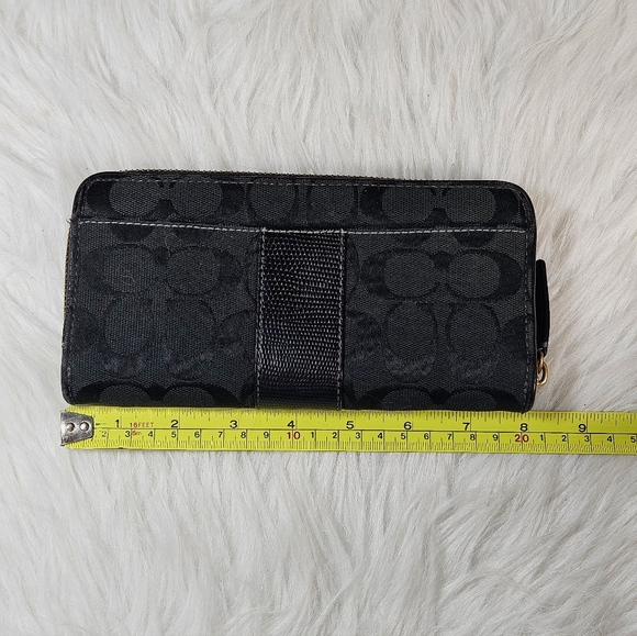 Vintage Coach Soho Signature Canvas Zip Around Wallet Clutch 8x4 in - Picture 2 of 7